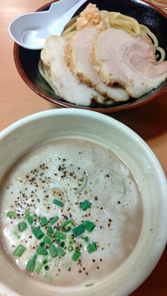 「神豚つけ麺　中盛（クーポン）　880円」@景勝軒 西片貝店の写真