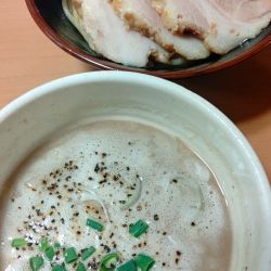 神豚つけ麺　中盛（クーポン）　880円