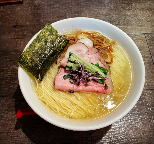 「限定　鯛と貝の塩ソバ」@ラーメン カラテキッドの写真