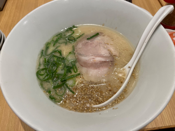 「白丸ラーメン」@一風堂 THE OUTLETS SHONAN HIRATSUKA店の写真