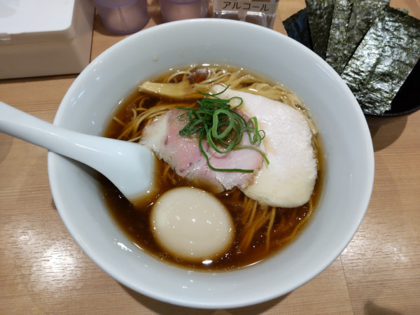 「味玉醤油らぁ麺+のり(クーポン)」@らぁ麺 はやし田 赤羽店の写真