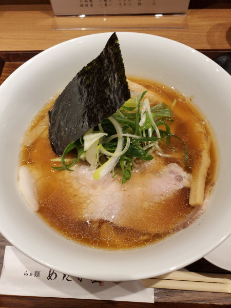 「醤油チャーシュー麺」@横浜 らぁ麺 めだか堂 横浜モアーズ店の写真