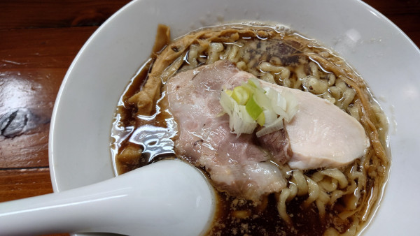 「限定　カマス煮干し　醤油太麺　950円」@無化調煮干しらぁ麺 誠実の写真