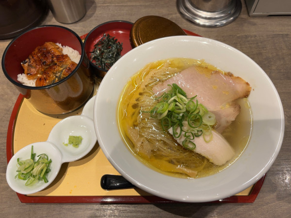 「塩そば＋ひつまぶし」@自家製麺 竜葵 マルイ北千住店の写真