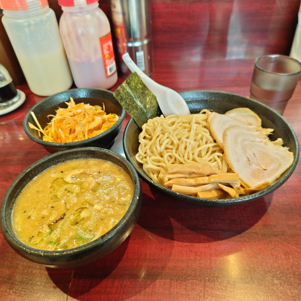 「チャーシューつけ麺(中盛)+辛ねぎ」@こってりらーめん なりたけ 本八幡店の写真