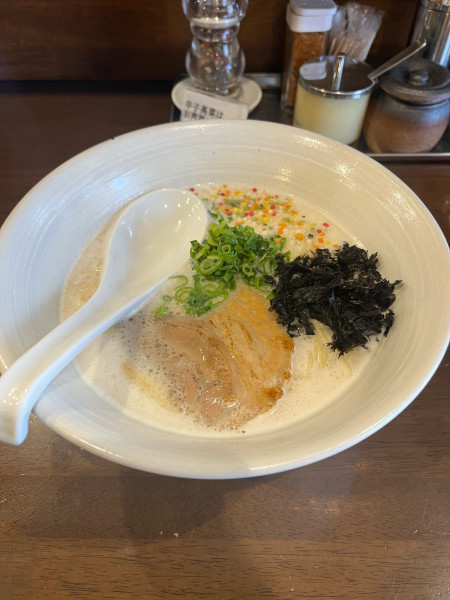 「とんこつ白(820円)」@自家製多加水極太麺 ISAMIの写真