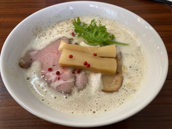 「白湯塩そば・肩ロース1枚」@中華そば 陽なたの写真