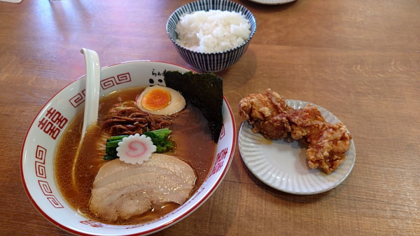 「鶏ガラ中華＋からあげ」@らぁ麺 ここんの写真