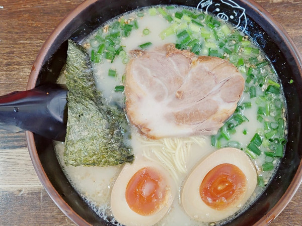 「博多ラーメン＋味付玉子」@博多ラーメン 長浜や 住吉店の写真
