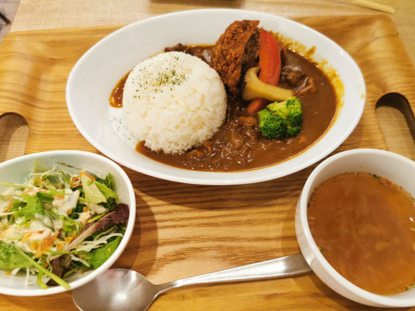 「馬肉メンチカツカレー」@馬肉料理 菅乃屋 熊本駅店の写真