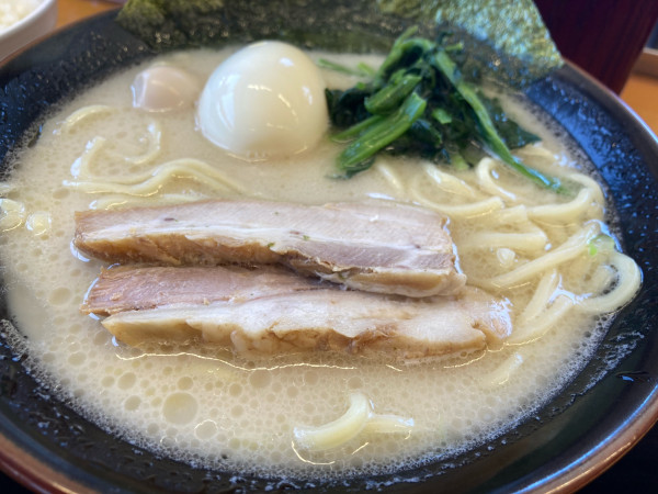 「塩ラーメン🉐クーポン味玉」@横浜家系ラーメン 宮本商店 ひたちなか店の写真