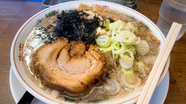 「極太背油中華そば」@麺屋58の写真