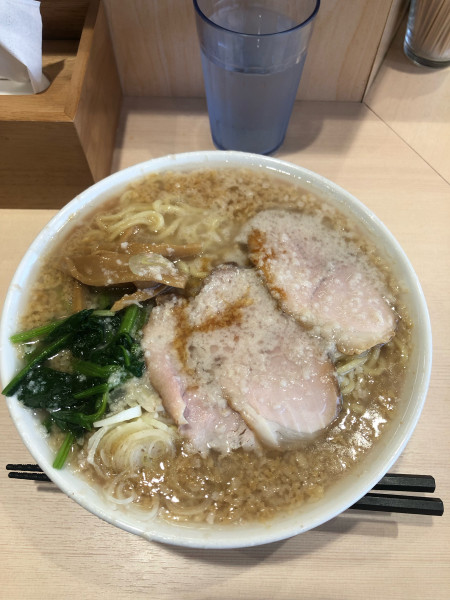 「背脂中華　大盛り　背脂ギタギタ」@ラーメン みなみの写真