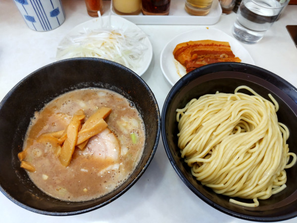 「煮干濃厚つけ麺＋角煮､白髪ねぎ別皿」@浦和大勝軒の写真
