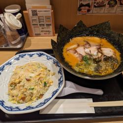 からかチャーシュー麺+チャーハン