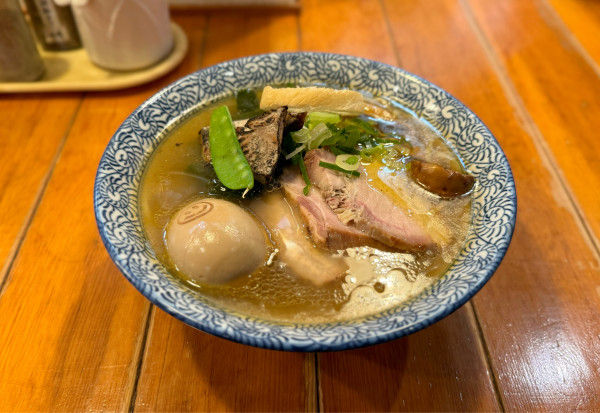 「【限定】潮鰹そば、ちゃーしゅー二枚、味玉」@らーめん森や。の写真