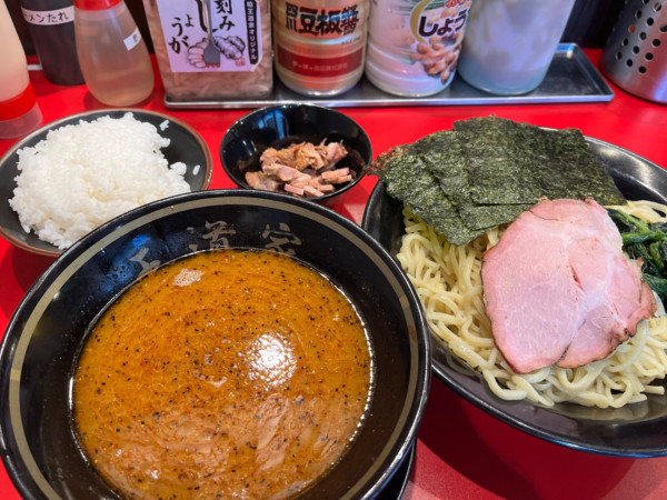 「つけ麺（麺大盛り2玉）＋コマチャー」@家系ラーメン 王道乃印 柏店の写真