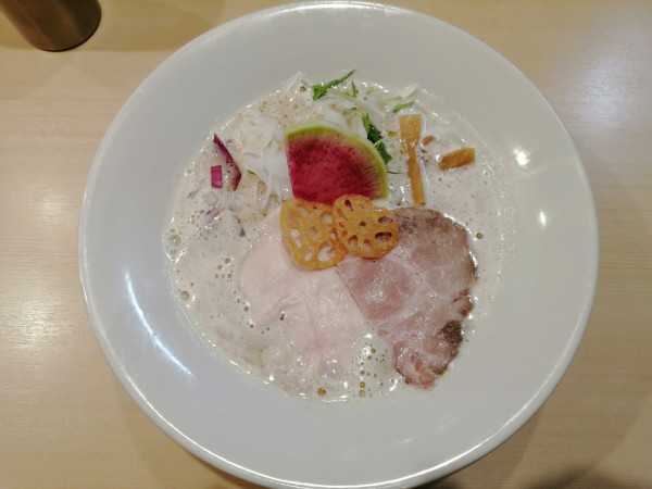 「濃厚鶏白湯そば」@尊 栄住吉店の写真