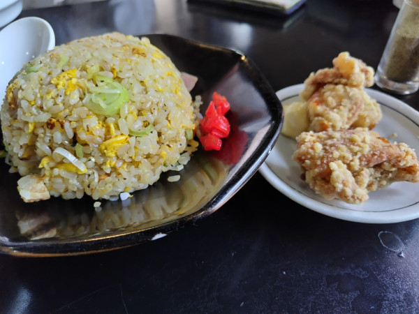「炒飯　唐揚げセット」@大津家の写真