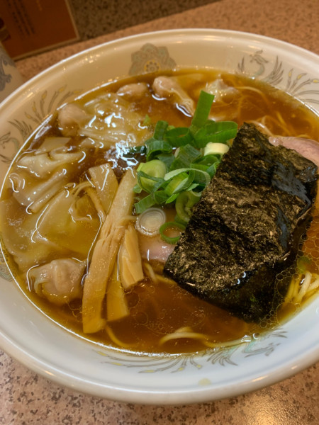 「醤油ワンタン麺」@ラー麺専門店 こしがやの写真