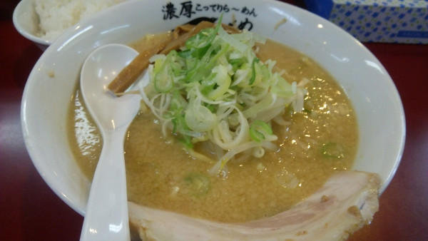 「みそらーめん 880円」@濃厚こってりら～めん つばめの写真