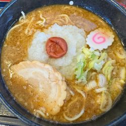 みぞれらーめん（醤油）910円