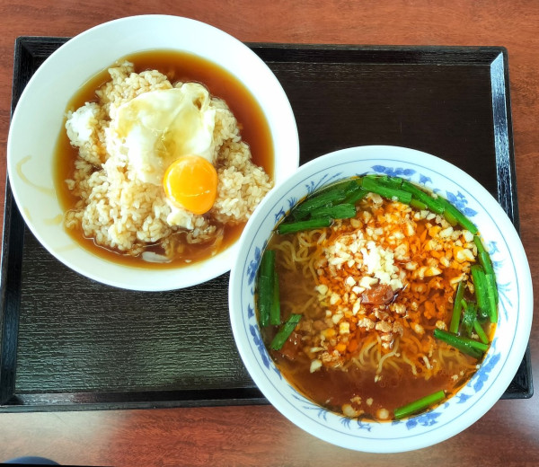 「台湾にんにくラーメン＋半熟天津飯 800円」@福季来の写真