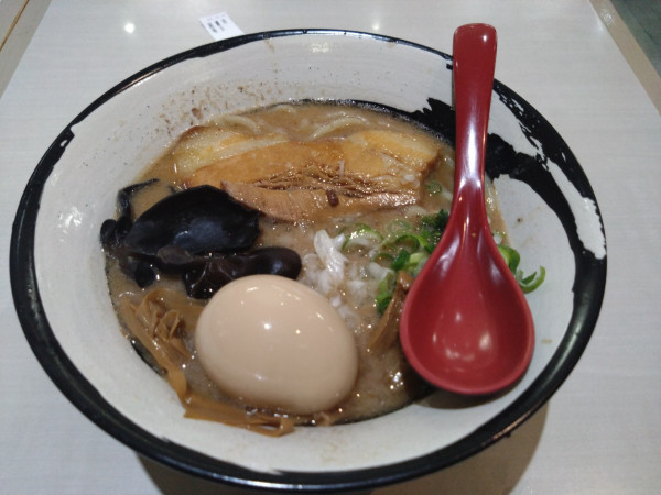 「超濃厚トンコツラーメン 味玉」@麺屋ごうせいの写真