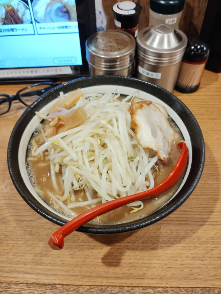 「白味噌ラーメン 1100円」@札幌味噌ラーメンアウラ 川崎銀柳街店の写真