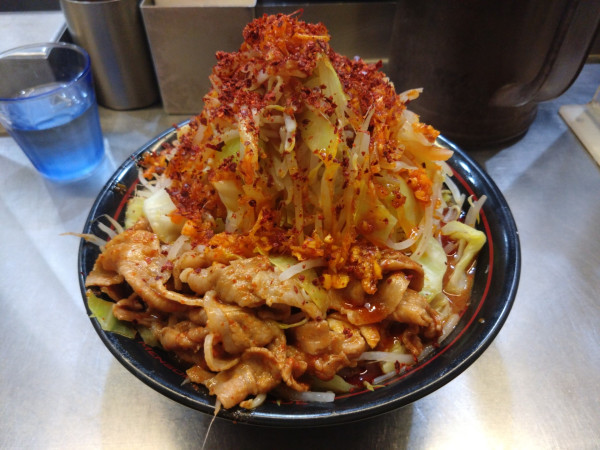 「鬼紅らーめん ドカ野菜」@麺創研 紅 国分寺の写真