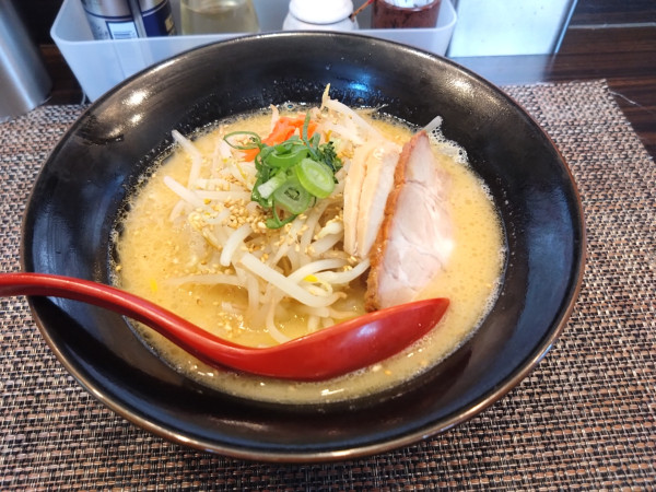 「鶏白湯そば」@麺屋かなでの写真