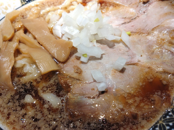 「背脂煮干しそば」@麺’s room 神虎 大阪駅前ビル店の写真