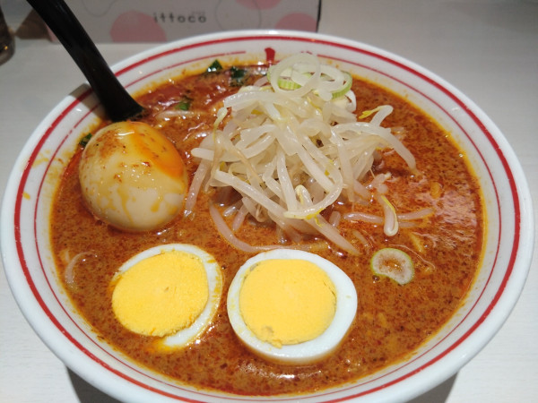 「胡麻極辛　北極味玉」@蒙古タンメン 中本 立川店の写真