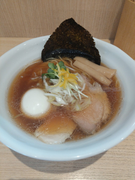 「黒らーめん(トッピング：味玉)」@麺処 しかての写真