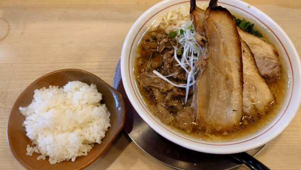 「牛すじラーメン＋チャーシュー　半ライス」@中華そば すばる食堂の写真