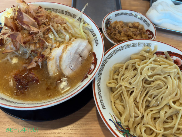 「小つけ麺(1000円)ニンニクマシマシそれ以外マシ今日のアレ」@ラーメン豚山 与野本町店の写真