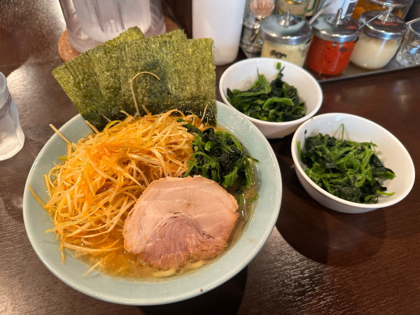 「らーめん（並）ほうれん×2+辛ネギ」@横浜家系らーめん いずみ家の写真