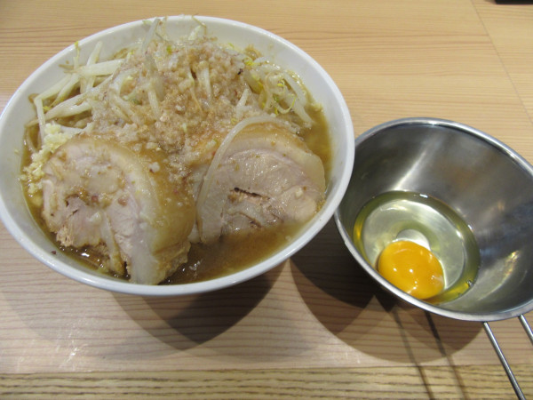 「ラーメン大（１０００円）＋豚増し１５０円＋生卵５０円」@ラーメン燦獣士の写真