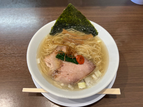 「淡麗魚介しお」@麺屋 あきのそらの写真