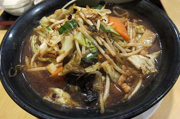 「野菜たっぷりラーメン　750円」@花彫酒家の写真