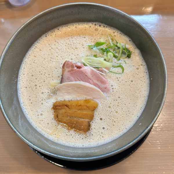 「焼きあご白湯らぁめん」@小麦と焼きあご すぐれの写真