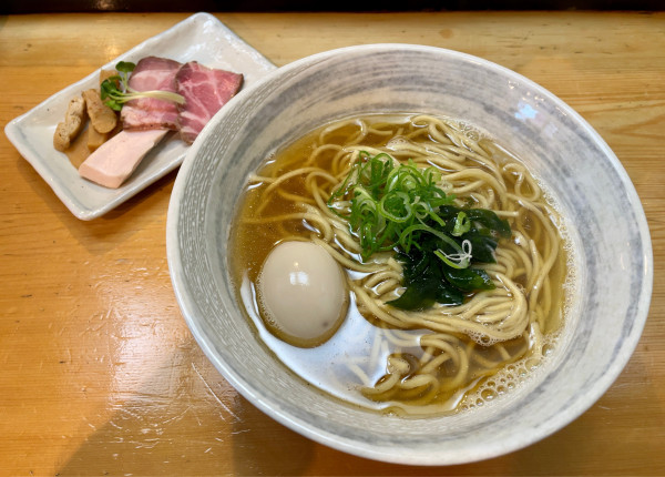 「味玉いりこそば」@讃岐ラーメン 香麦の写真