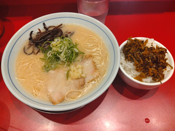 「本場博多ラーメン¥650+無料ライス」@本場博多ラーメン せまかっちゃん 神田店の写真