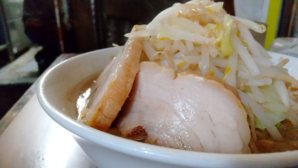 「#小ラーメン ニンニク少し 他普通 #830円」@ラーメン どんの写真