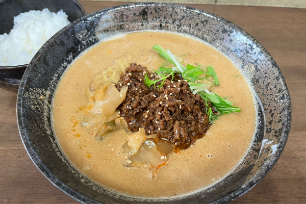 「こだわり担々麺 ごま濃いめ+半らいす」@麺処 ごまやの写真