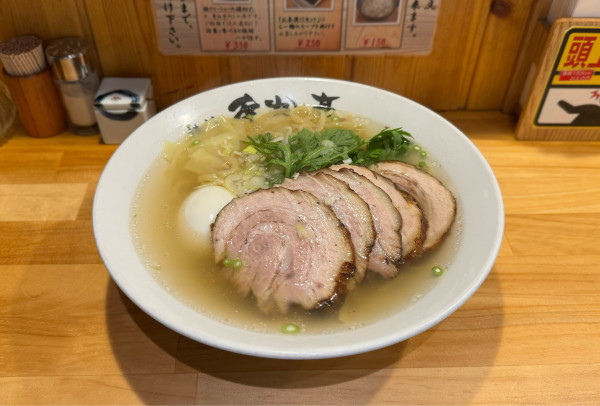 「本丸塩ら〜麺¥1000、豚チャーシュー¥400」@横濱 本丸亭 新橋店の写真