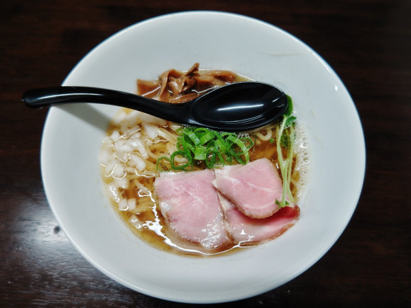 「醤油らーめん」@麺屋エイトの写真