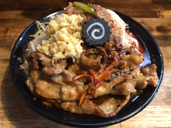 「らーめん 中(全部) 950円」@旨辛味噌らーめん ぼんずの写真