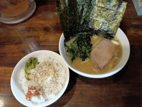「ミニラーメン+小ライス(¥650+ランチサービス)」@洞くつ家の写真