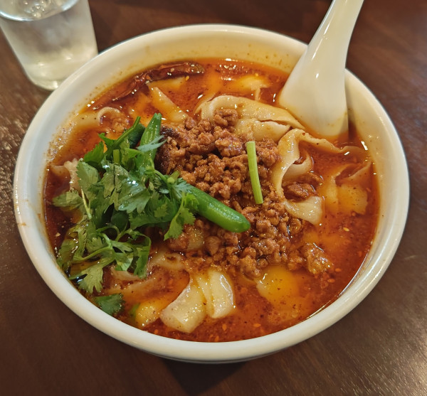 「麻辣刀削麺（大）」@西安料理 刀削麺・火鍋 XI’AN 新宿西口店の写真